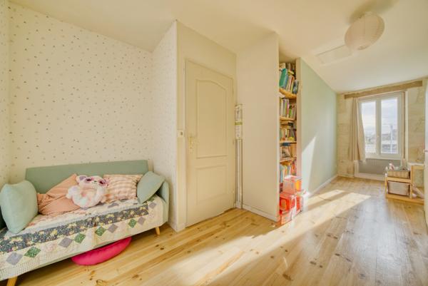 Maison pierre rénovée – 140 m² – 5 pièces – Entre Saintes et Pons 