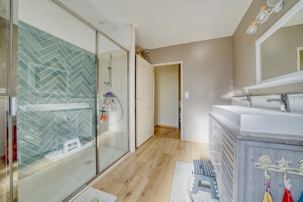 Maison pierre rénovée – 140 m² – 5 pièces – Entre Saintes et Pons 