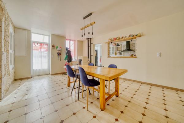 Maison pierre rénovée – 140 m² – 5 pièces – Entre Saintes et Pons 