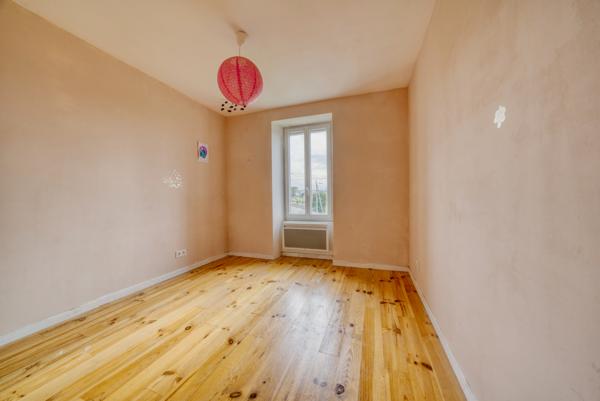 Maison pierre rénovée – 140 m² – 5 pièces – Entre Saintes et Pons 