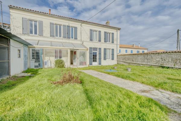 Maison pierre rénovée – 140 m² – 5 pièces – Entre Saintes et Pons 