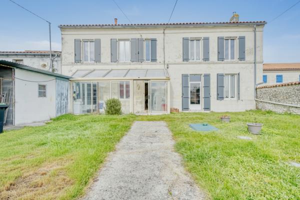 Maison pierre rénovée – 140 m² – 5 pièces – Entre Saintes et Pons 
