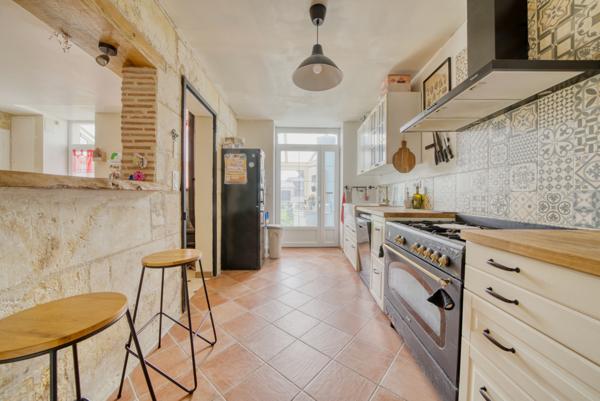 Maison pierre rénovée – 140 m² – 5 pièces – Entre Saintes et Pons 