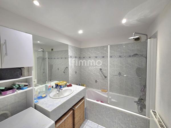 Appartement 3 pièces en rez-de-chaussée , garage et parking