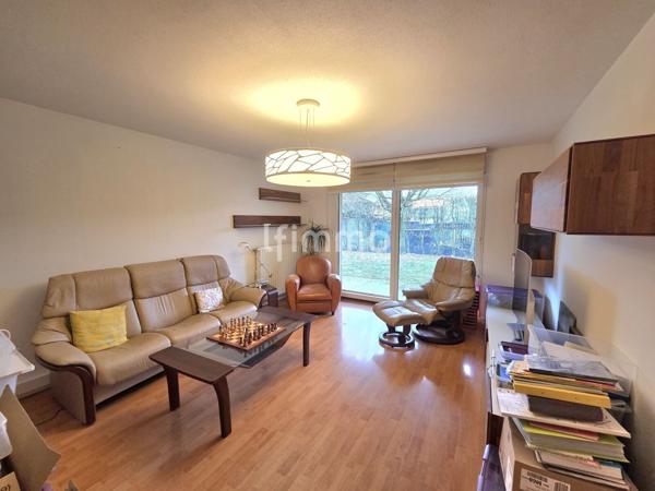 Appartement 3 pièces en rez-de-chaussée , garage et parking