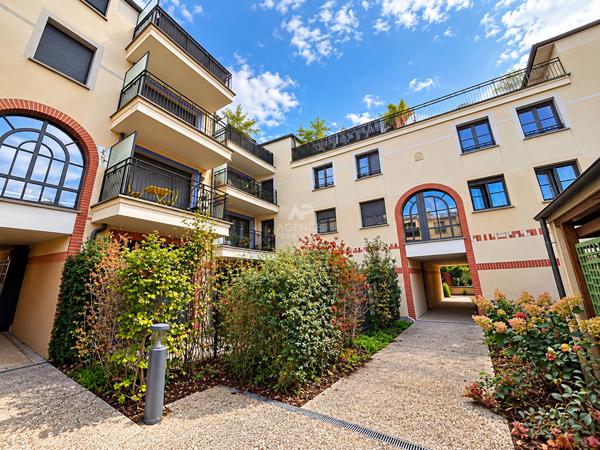 Appartement Verneuil Sur Seine 3 pièce(s) 299 000 € **  - Référence  1167