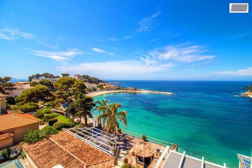 Bandol (83150) Villa de type T9 d'environ 1000m2 avec dépendances et piscine