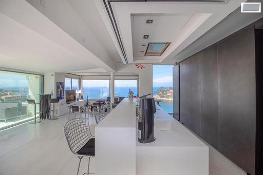 Bandol (83150) Villa de type T9 d'environ 1000m2 avec dépendances et piscine