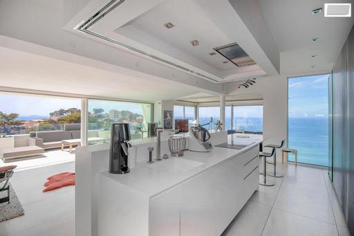 Bandol (83150) Villa de type T9 d'environ 1000m2 avec dépendances et piscine