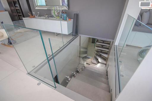 Bandol (83150) Villa de type T9 d'environ 1000m2 avec dépendances et piscine