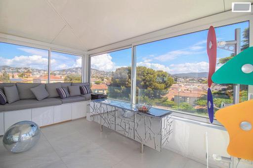 Bandol (83150) Villa de type T9 d'environ 1000m2 avec dépendances et piscine