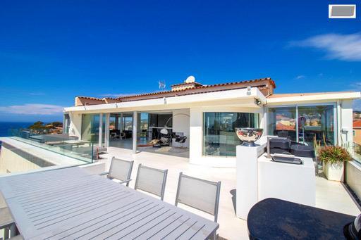 Bandol (83150) Villa de type T9 d'environ 1000m2 avec dépendances et piscine