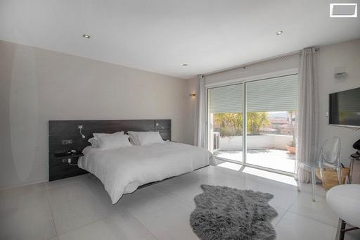 Bandol (83150) Villa de type T9 d'environ 1000m2 avec dépendances et piscine