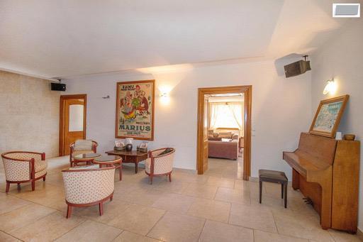 Bandol (83150) Villa de type T9 d'environ 1000m2 avec dépendances et piscine