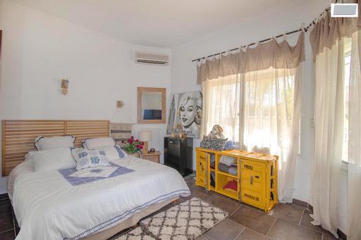 Bandol (83150) Villa de type T9 d'environ 1000m2 avec dépendances et piscine