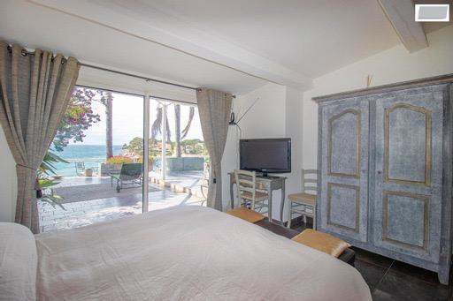 Bandol (83150) Villa de type T9 d'environ 1000m2 avec dépendances et piscine