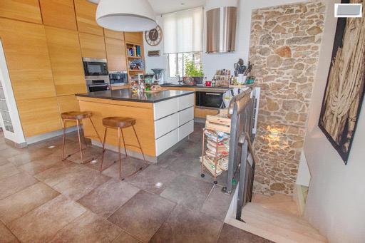 Bandol (83150) Villa de type T9 d'environ 1000m2 avec dépendances et piscine