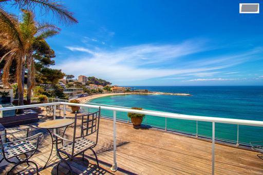 Bandol (83150) Villa de type T9 d'environ 1000m2 avec dépendances et piscine