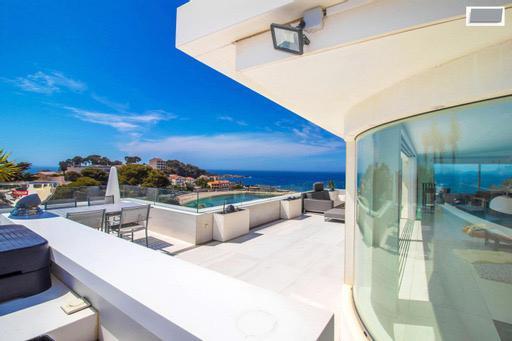 Bandol (83150) Villa de type T9 d'environ 1000m2 avec dépendances et piscine