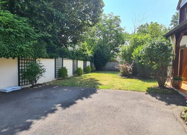 Maison à vendre    5 pièces •  Mandres-les-Roses