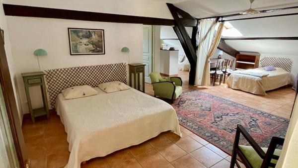 Maison 434 m2 sur un terrain de plus de 3 Hectares