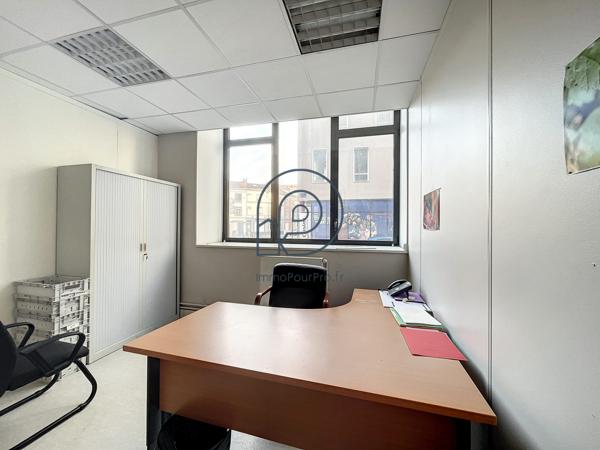 Bureaux en rdc de 377 m2 avec entrée privative indépendante