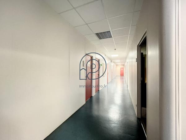 Bureaux en rdc de 377 m2 avec entrée privative indépendante