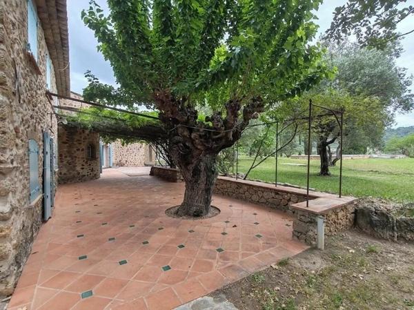 Immobilier Les Arcs (83460) – Propriété 258m2 – 2 100 000 €