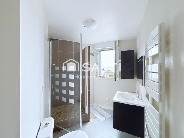 Dernier étage - garage - ascenseur et sympathique balcon