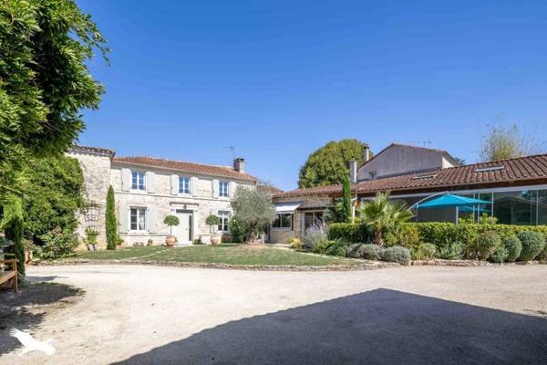 Maison 390 900 € Mansle 9 p 205 m² DPE D
