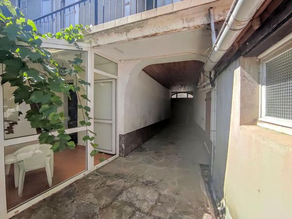 Bessèges (30160) Bessèges Appartements et local commercial 270 m² avec terrain