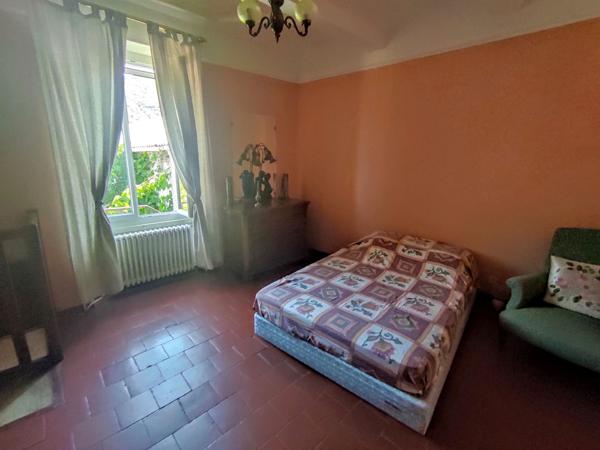 Bessèges (30160) Bessèges Appartements et local commercial 270 m² avec terrain