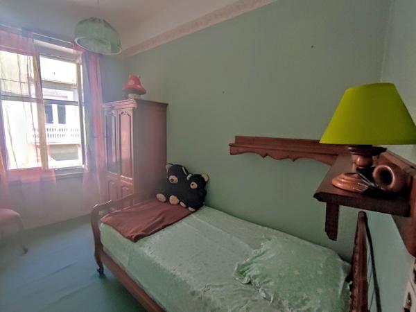 Bessèges (30160) Bessèges Appartements et local commercial 270 m² avec terrain