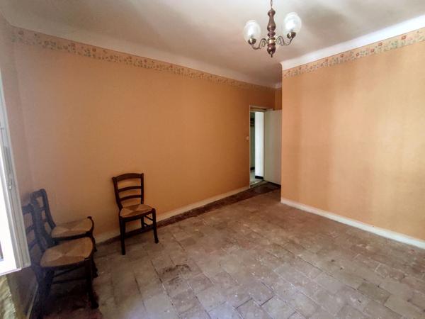 Bessèges (30160) Bessèges Appartements et local commercial 270 m² avec terrain