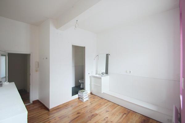 Appartement de 140 m² avec cour privative et dépendance en plein centre-ville