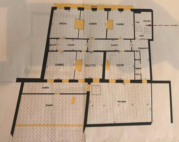Appartement de 140 m² avec cour privative et dépendance en plein centre-ville