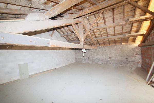 Appartement de 140 m² avec cour privative et dépendance en plein centre-ville