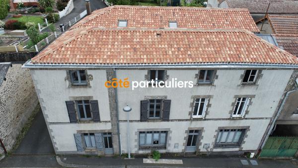 Vente Maison410 m² - 15 Pièces - MORTAGNE SUR SEVRE (85290)