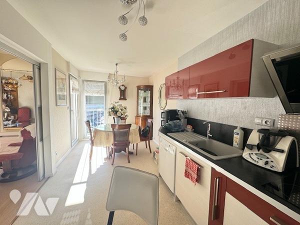 Appartement T3 au 4ème étage avec ascenseur à Vesoul rénové avec cave et place de parking