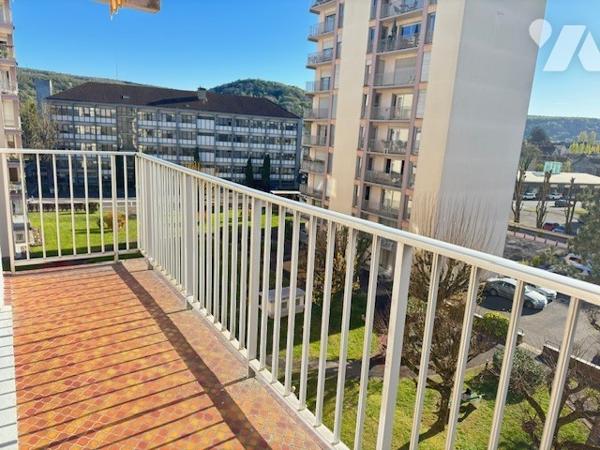 Appartement T3 au 4ème étage avec ascenseur à Vesoul rénové avec cave et place de parking
