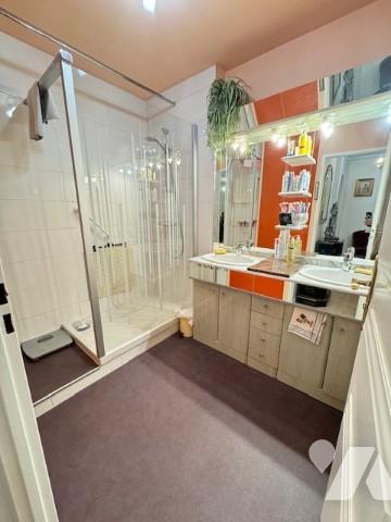 Appartement T3 au 4ème étage avec ascenseur à Vesoul rénové avec cave et place de parking
