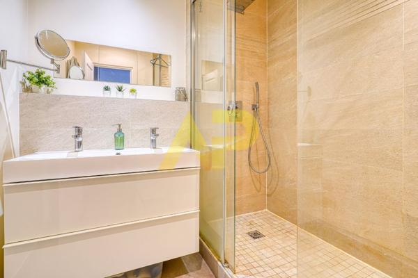 Appartement 3 pièce(s) 71 m2 €369 000 ** - Référence 505