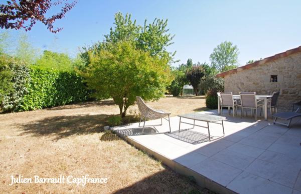 Maison familiale en pierre de 150m² avec 3 chambres rénovée en 2006 sur un terrain arboré et clos de 1617 m²