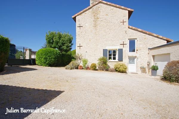 Maison familiale en pierre de 150m² avec 3 chambres rénovée en 2006 sur un terrain arboré et clos de 1617 m²
