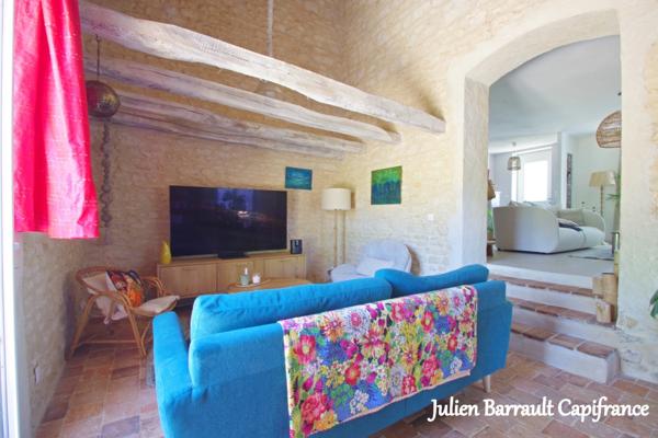 Maison familiale en pierre de 150m² avec 3 chambres rénovée en 2006 sur un terrain arboré et clos de 1617 m²