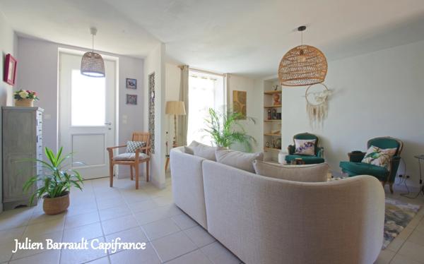 Maison familiale en pierre de 150m² avec 3 chambres rénovée en 2006 sur un terrain arboré et clos de 1617 m²