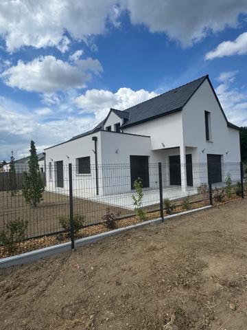 Maison contemporaine à Saint Barthelemy D Anjou, parc de Pignerolles de 6 pièces