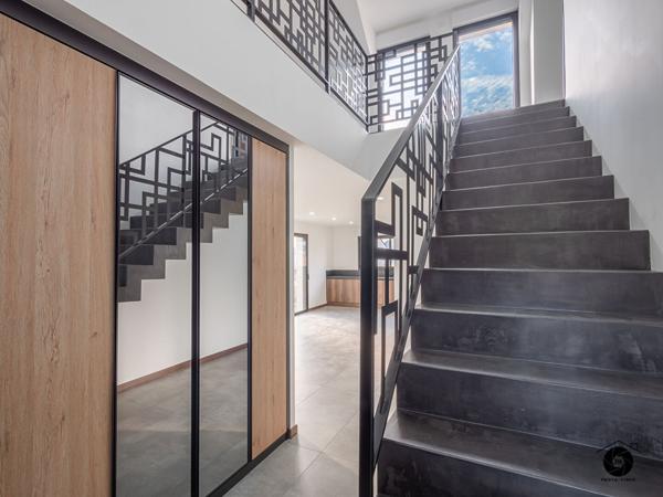 Maison contemporaine à Saint Barthelemy D Anjou, parc de Pignerolles de 6 pièces