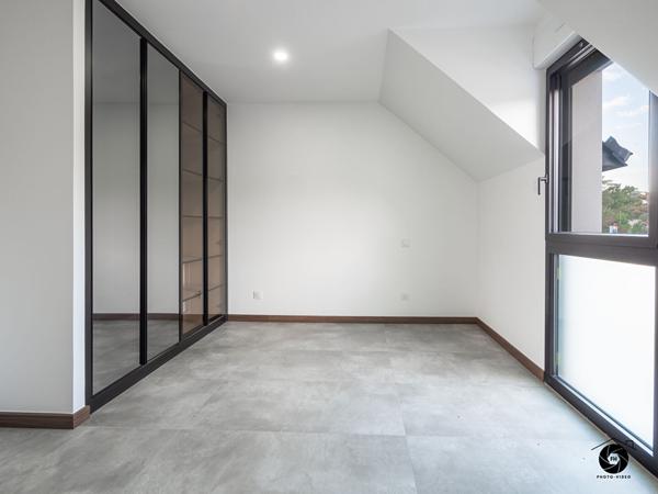 Maison contemporaine à Saint Barthelemy D Anjou, parc de Pignerolles de 6 pièces