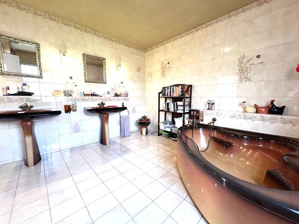 47300 VILLENEUVE SUR LOT Magnifique Maison d'architecte avec piscine à Villeneuve-sur-Lot